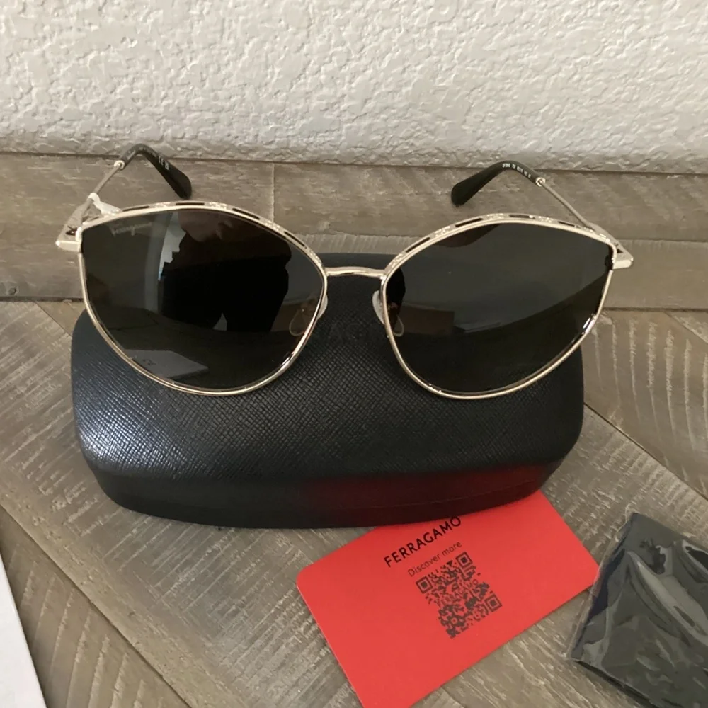 FERRAGAMO Gancini Tea Cup 59mm Gradient Round Sunglasses